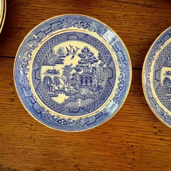 Blue Willow Balmoral China R&D England set of two teacup, saucer and small plate - Picture 7 of 9